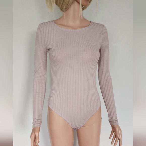 FOREVER 21 BEIGE RIBBED STRETCHY CREW NECK BODYSUIT NWOT SMALL - Picture 2 of 8